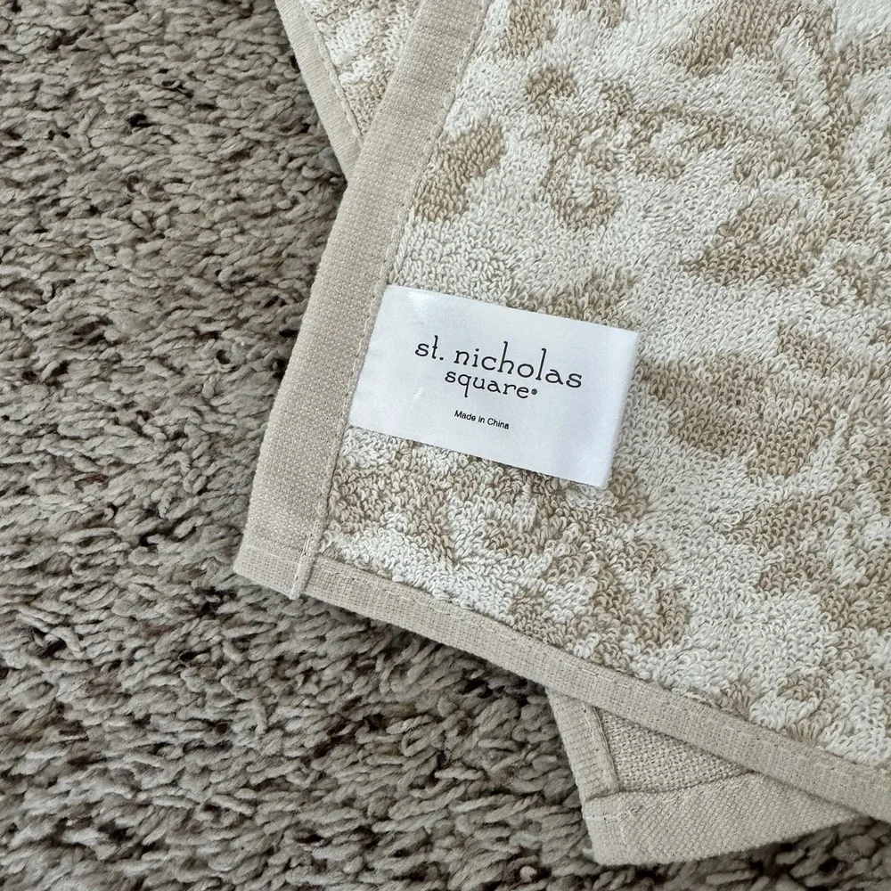 ST Nicholas Square 2 hand Towels 26x16 with Cardinals Textured Cotton‎